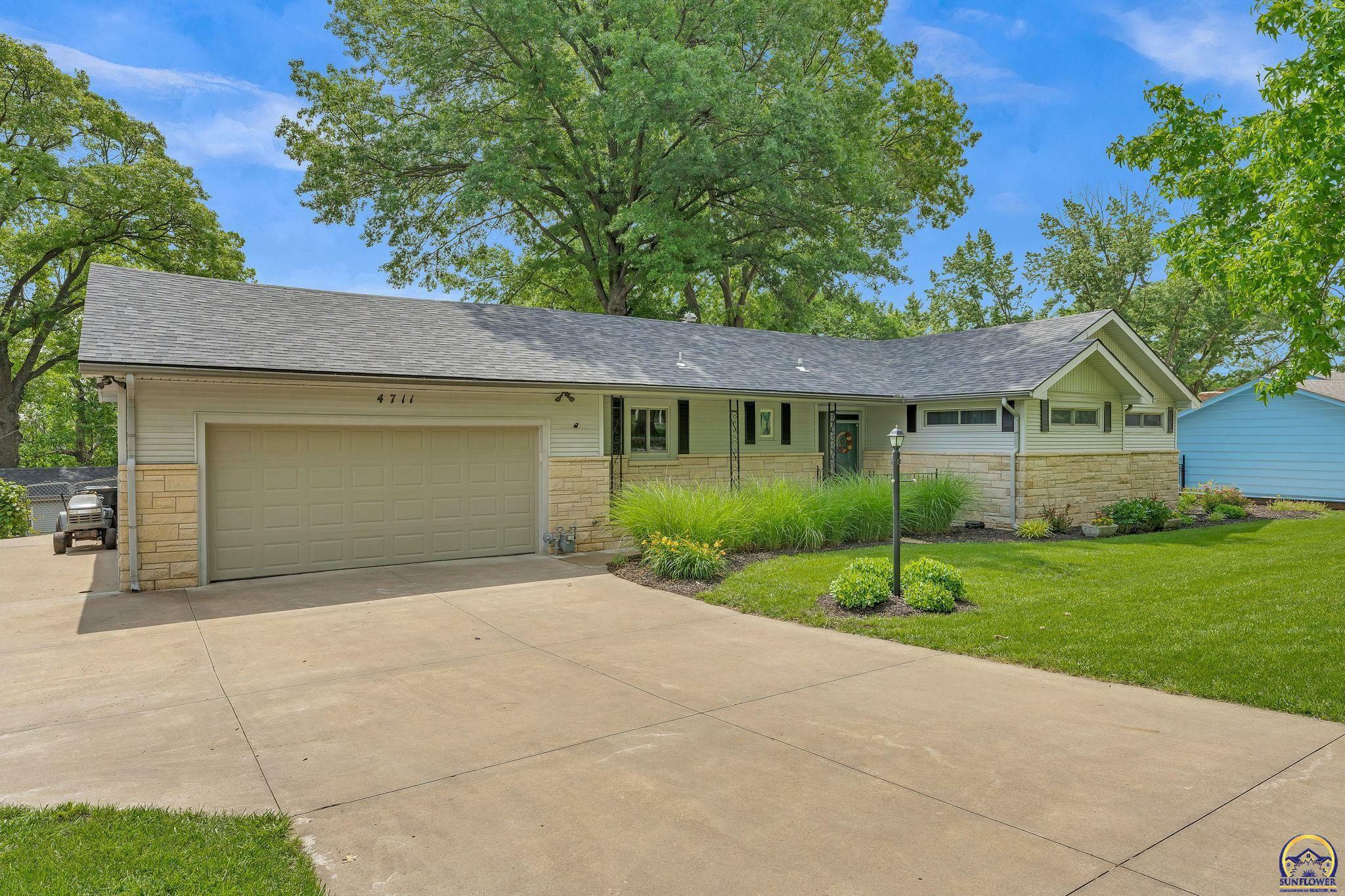 4711 SW Cedar Crest Rd  Topeka KS 66606 photo