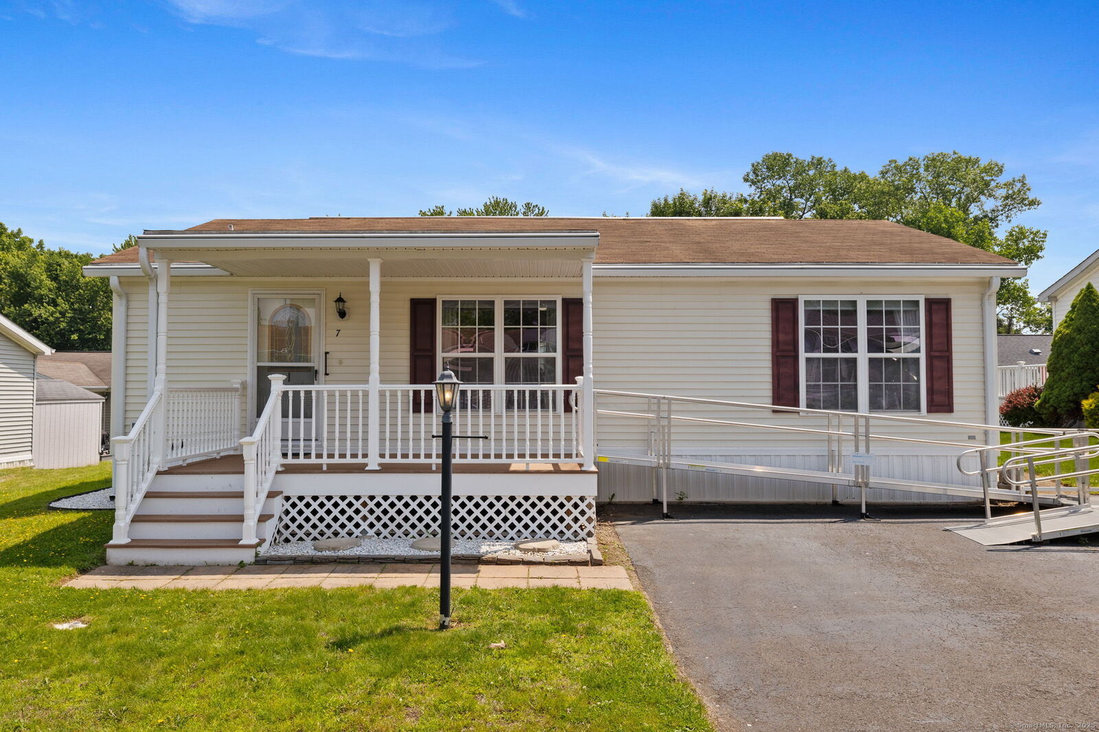 Property Photo:  7 Rose Court  CT 06088 