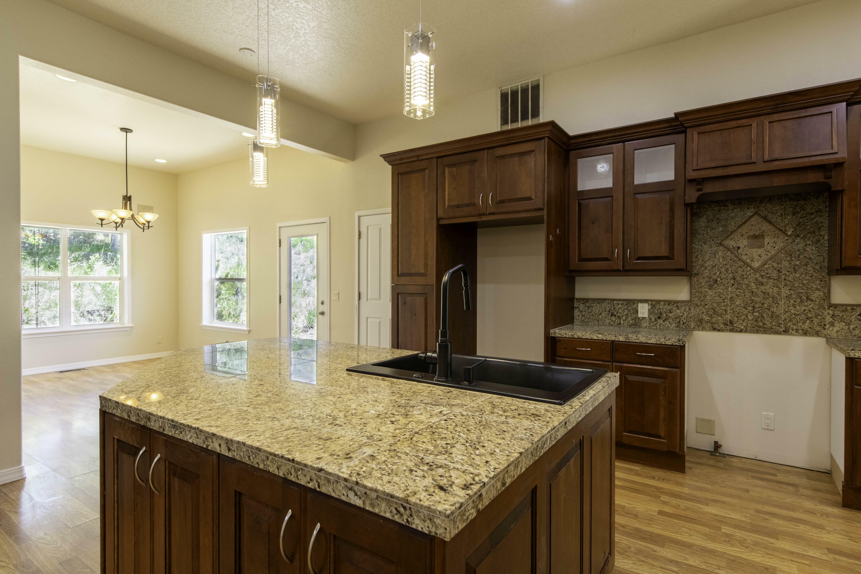 Property Photo: 100 Ridgeview Dr ID 83313