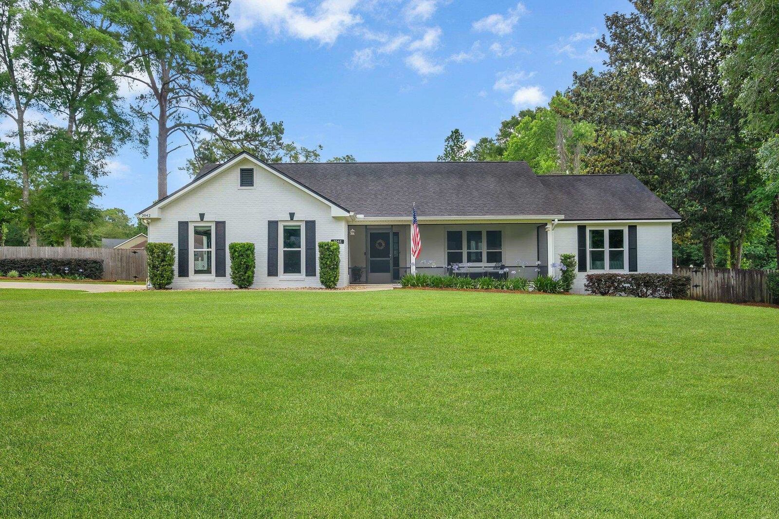 Property Photo: 2042 Dyrehaven Drive FL 32317