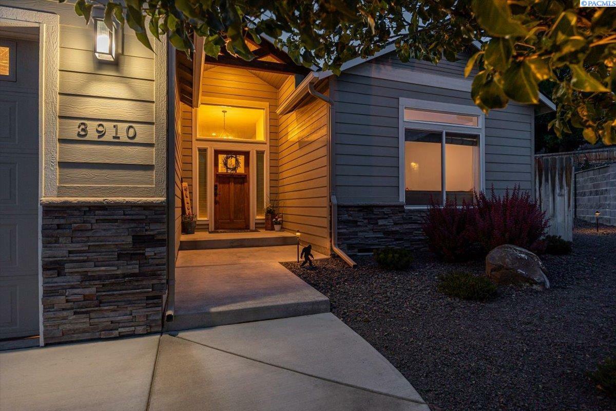 Property Photo:  3910 Cabrillo Ct.  WA 99301 