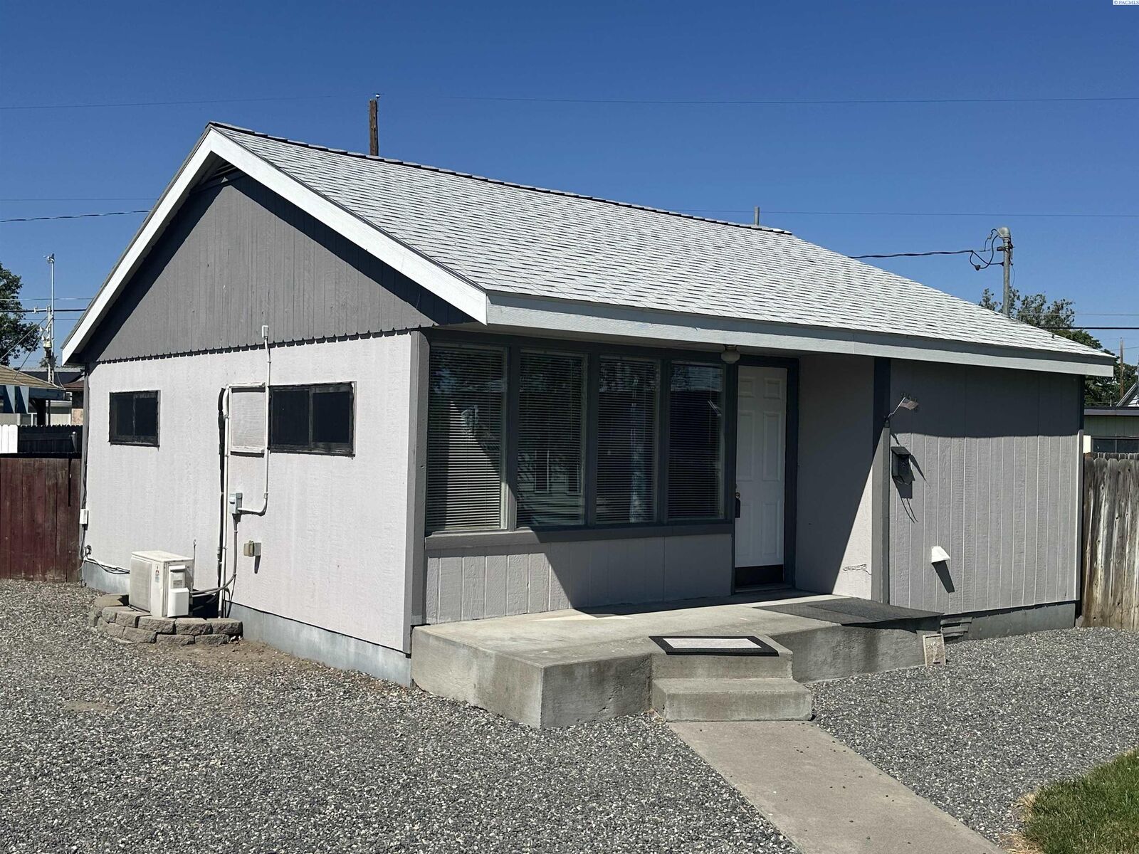 Property Photo:  315 Robert Ave  WA 99352 