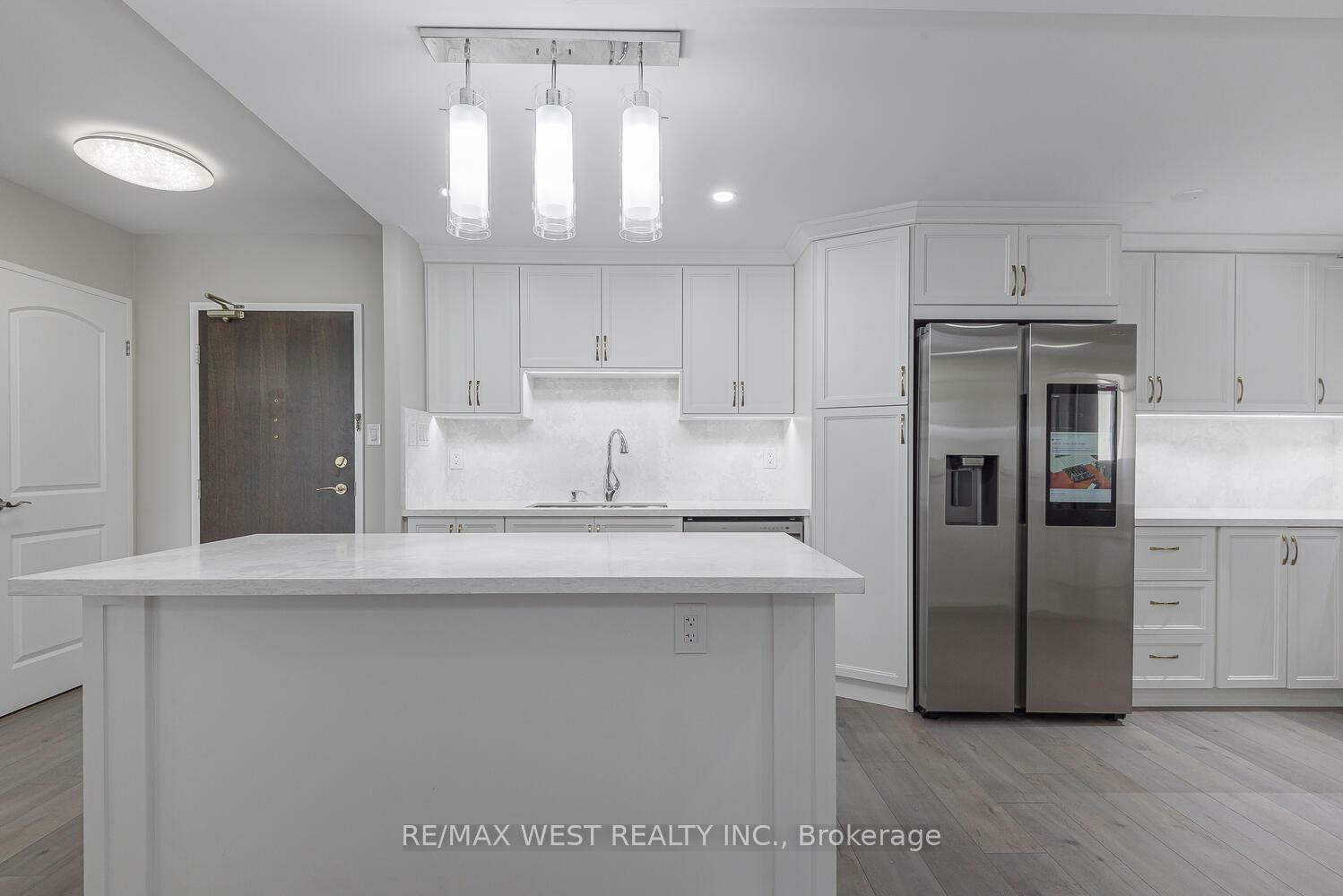 Property Photo: 820 Burnhamthorpe Road 1104 ON M9C 4W2
