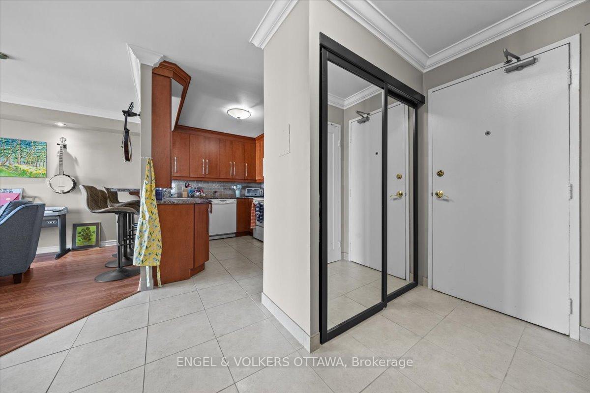Property Photo: 158A McArthur Avenue E 908 ON K1L 7E7
