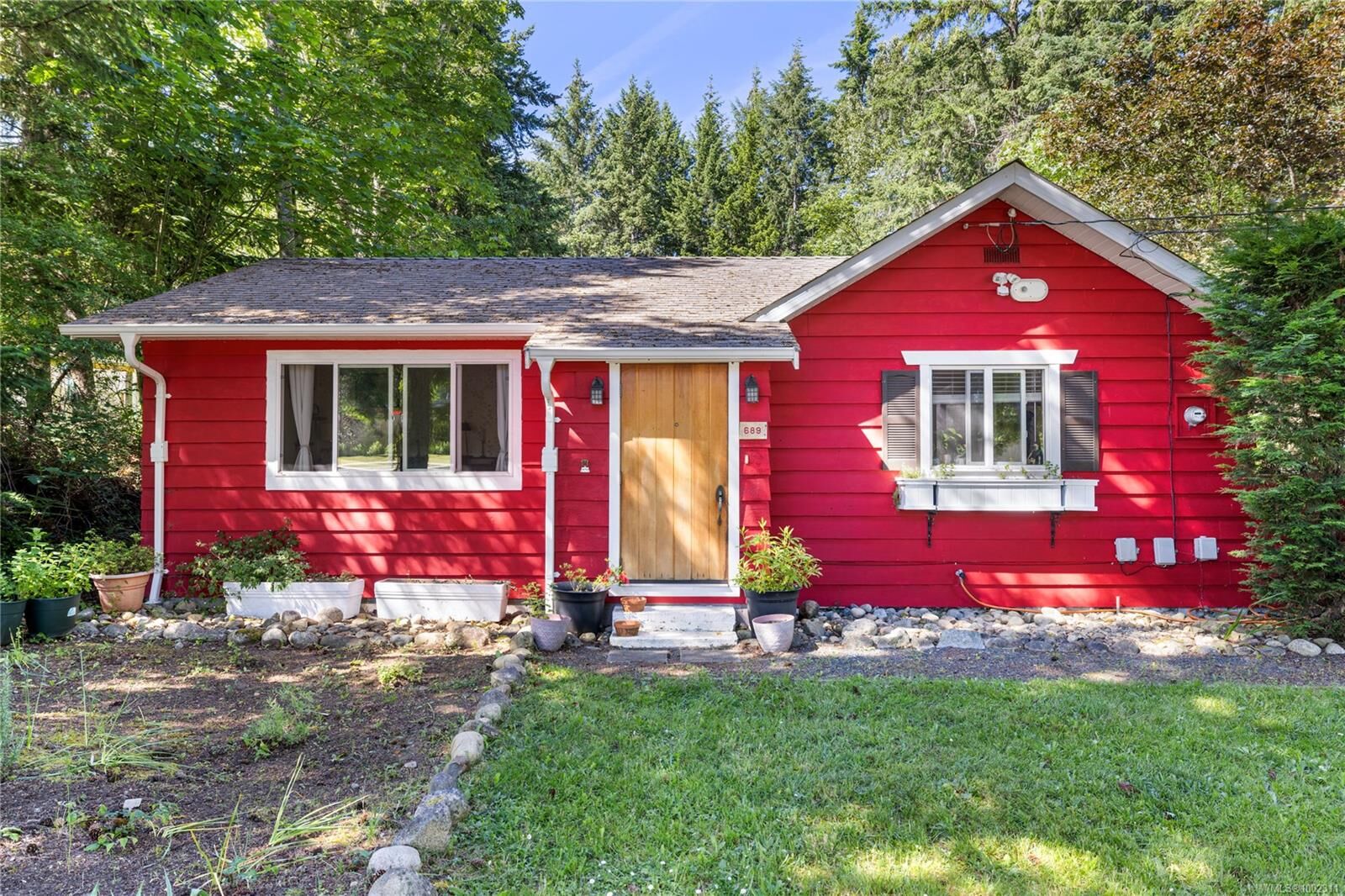Property Photo: 689 Pioneer Cres BC V9P 1T6