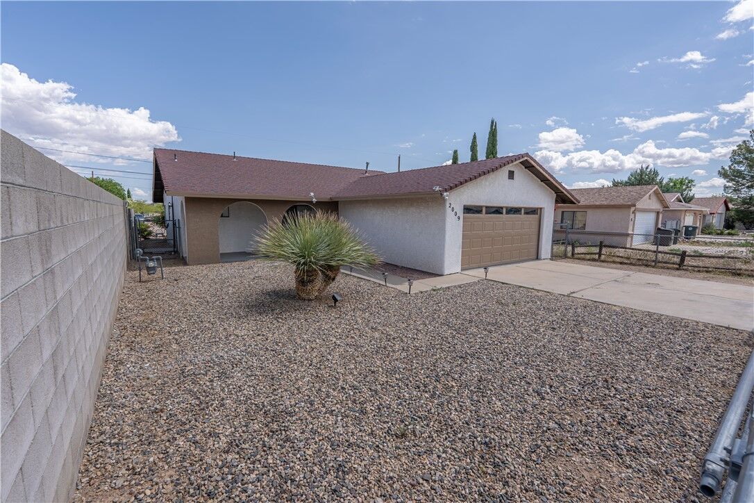 Property Photo:  2009 Mullen Avenue  AZ 86401 