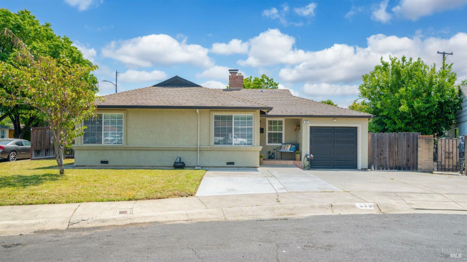 Property Photo: 217 Elm Street CA 95688