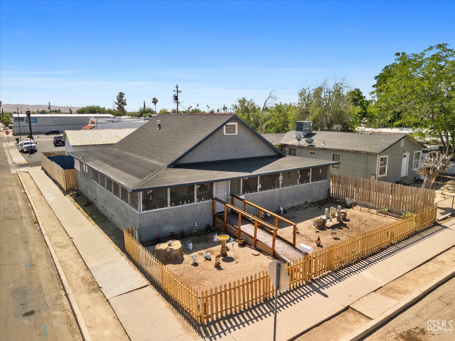 Property Photo: 220 Tyler Street CA 93268