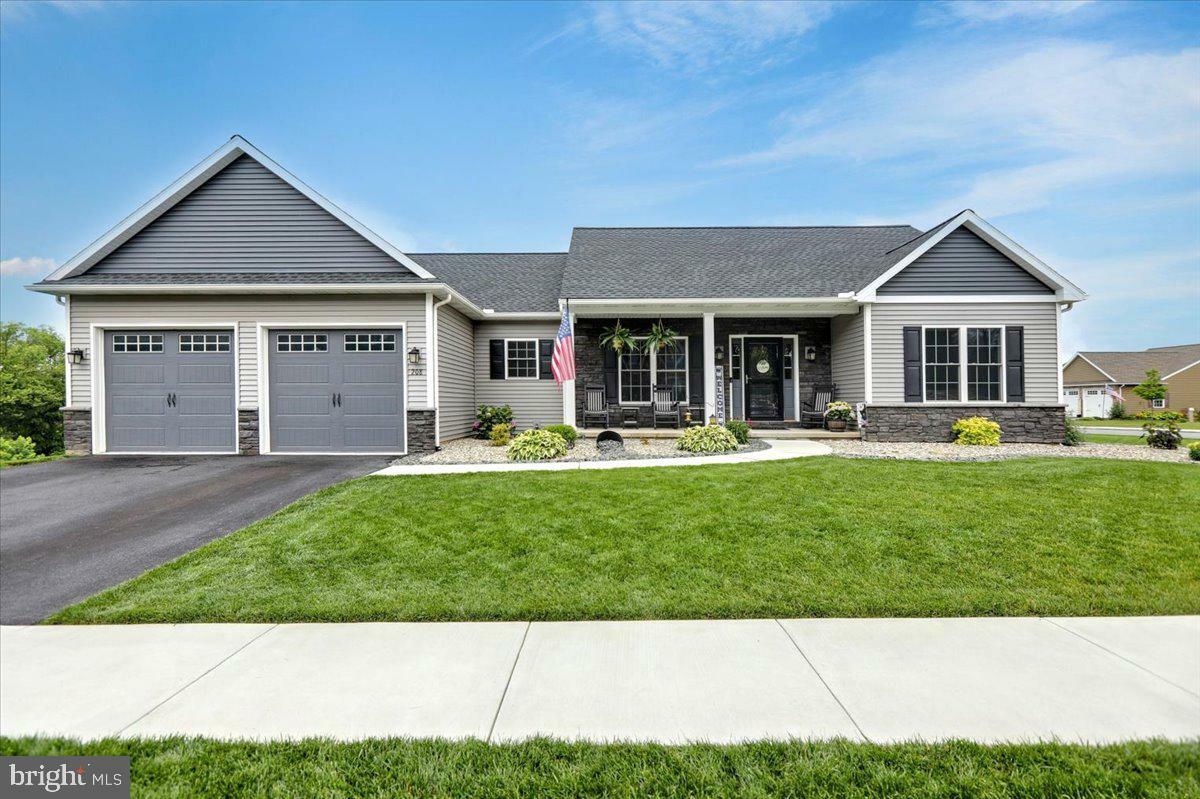 208 Pebble Drive  Elizabethtown PA 17022 photo