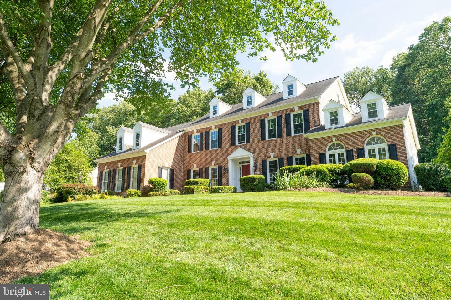 Property Photo: 9711 Brookstone Lane VA 22182