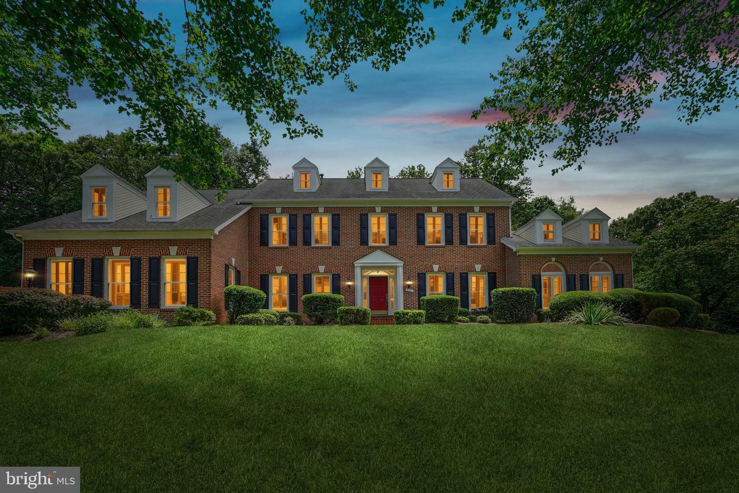 Property Photo: 9711 Brookstone Lane VA 22182