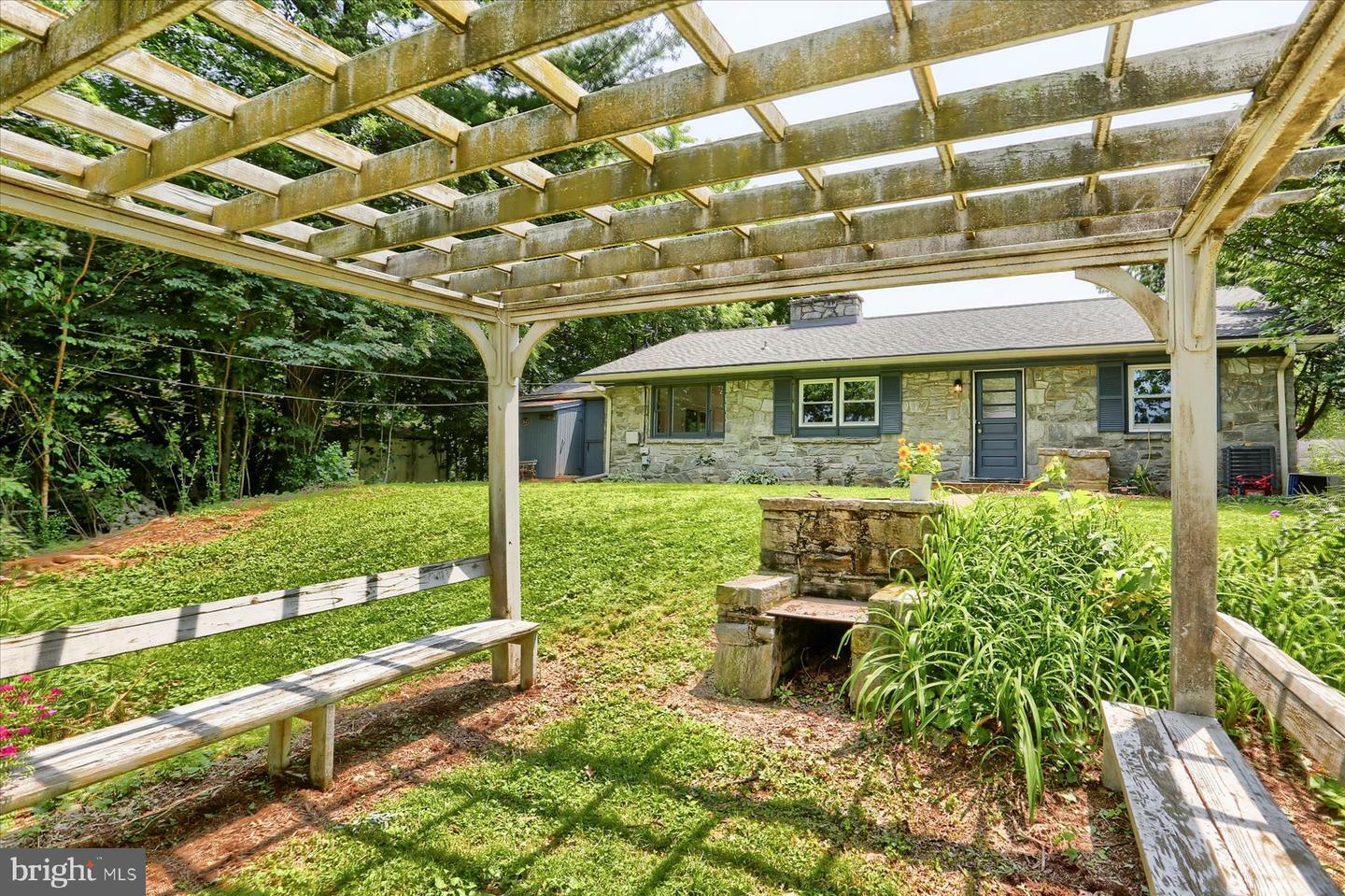 Property Photo: 637 E Cypress Street PA 17078