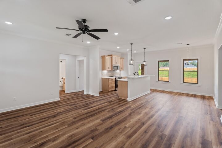 Property Photo: 1005 N Red AR 72150