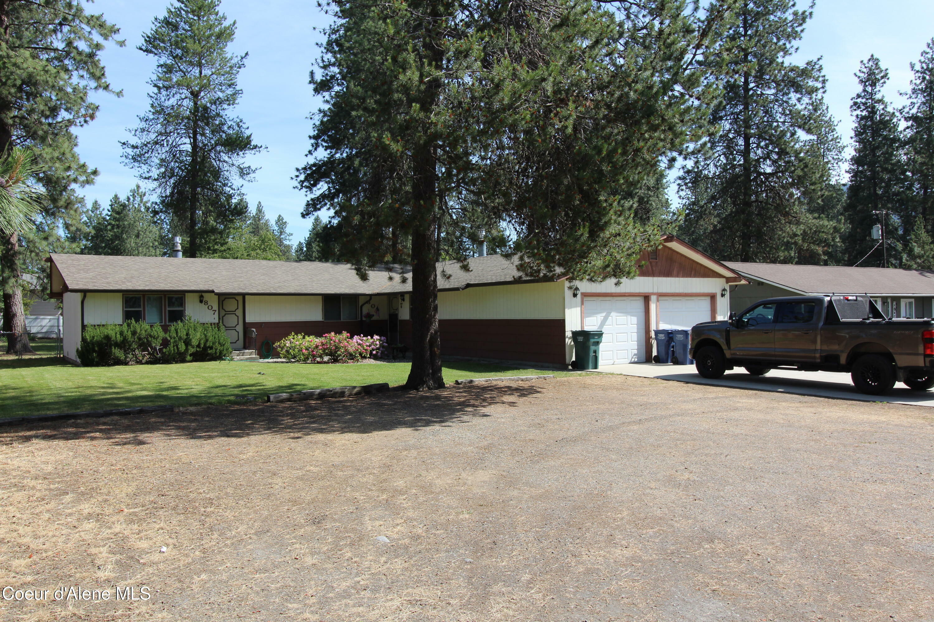 Property Photo:  807 809 E Timber Ln  ID 83814 