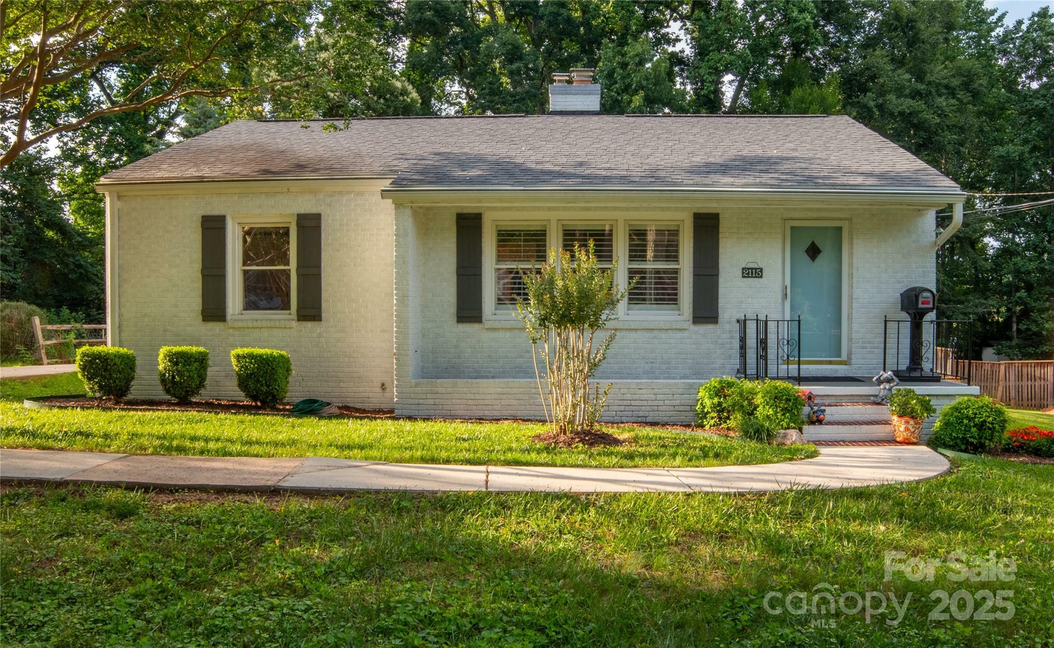 Property Photo: 2115 Arnold Drive NC 28205