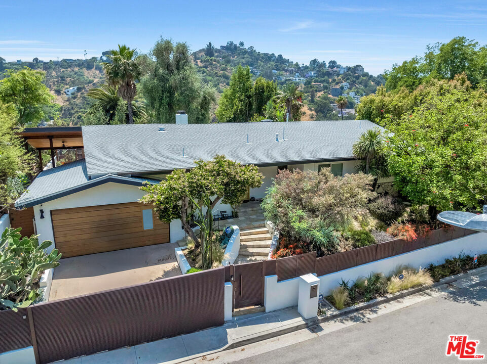 6570 Lakeridge Rd  Los Angeles CA 90068 photo