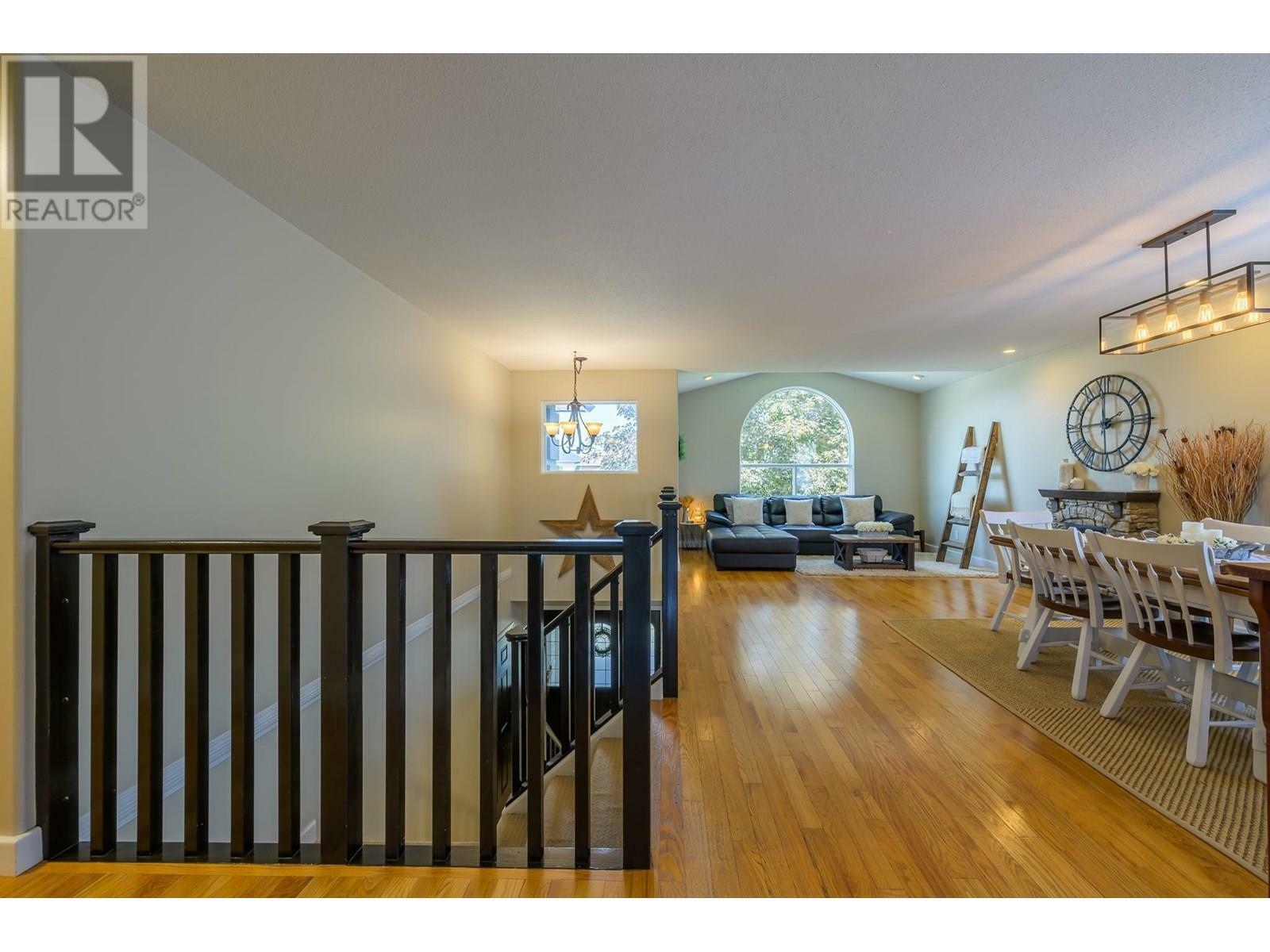 Property Photo: 682 Sandstone Place BC V2B 8M4