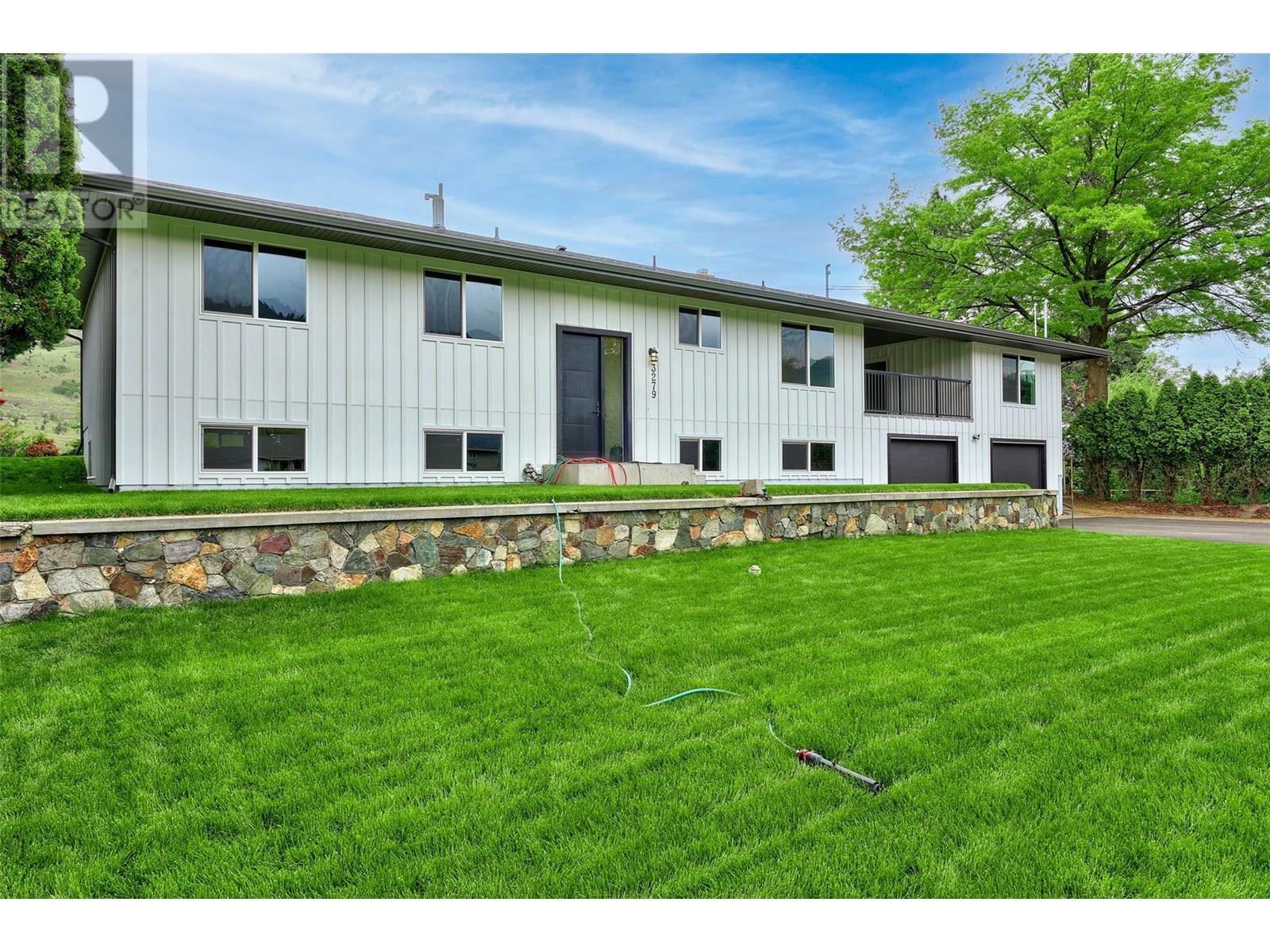 Property Photo: 3279 Schubert Road BC V2B 6Y4