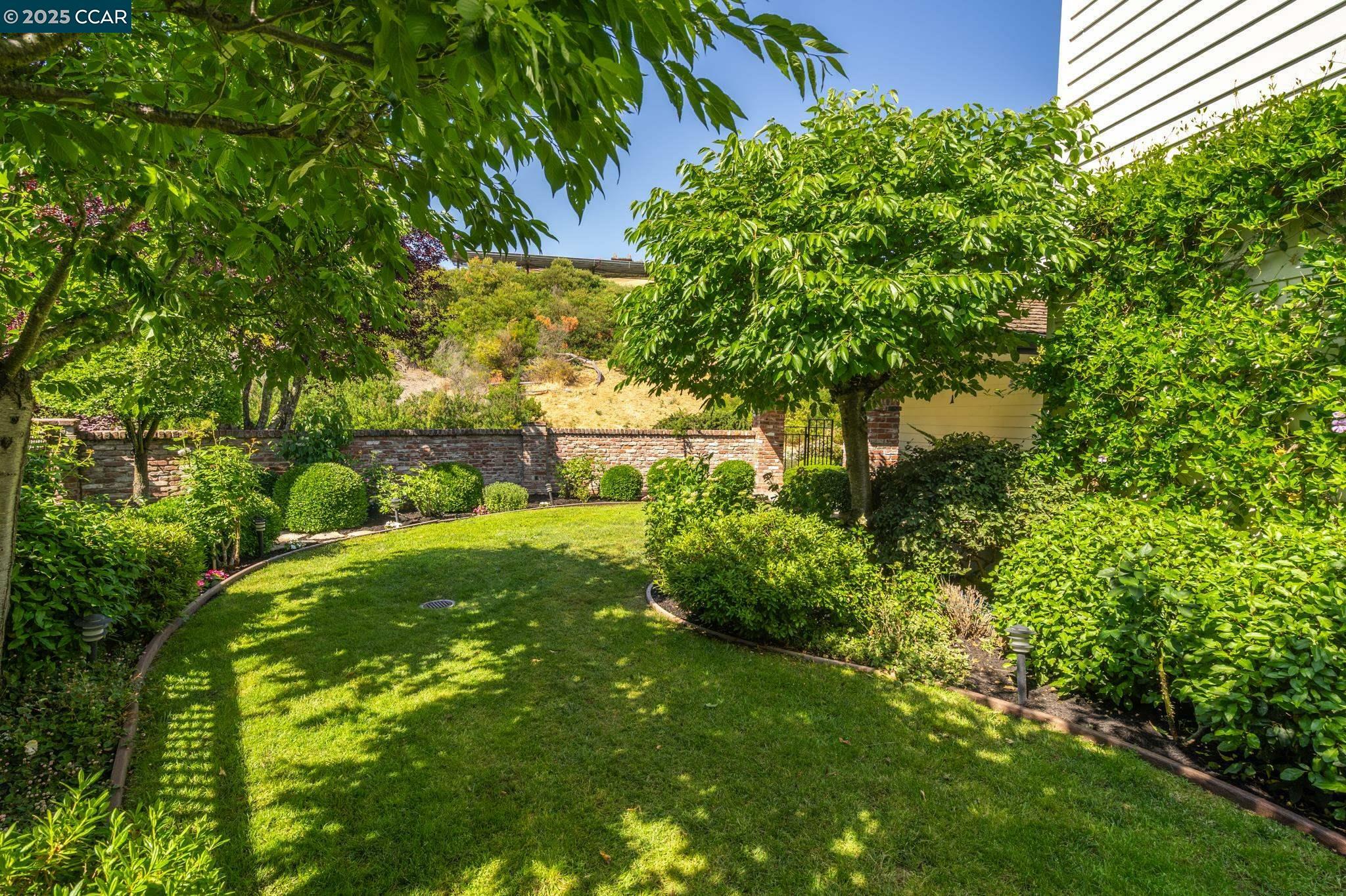 Property Photo: 895 Redwood Dr CA 94506