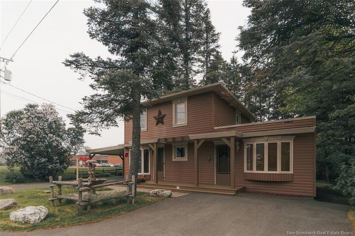 696 Victoria Street — photo 1