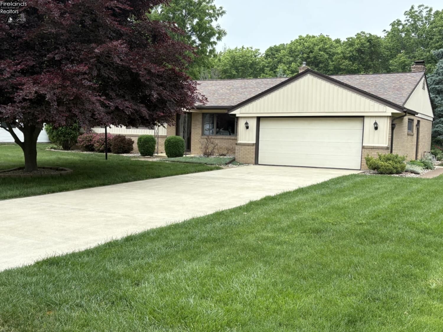 Property Photo: 4371 E Linda Dr OH 43452
