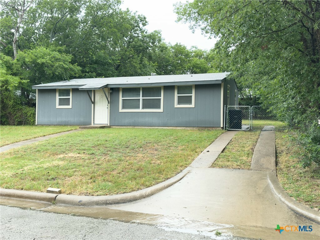 Property Photo: 807 Evergreen Drive TX 76541