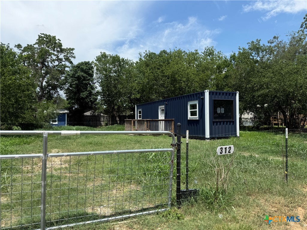 Property Photo:  312 5th Street  TX 78161 