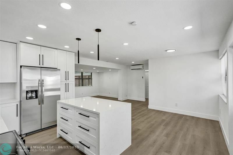 Property Photo: 1302 S 22nd Ct FL 33020