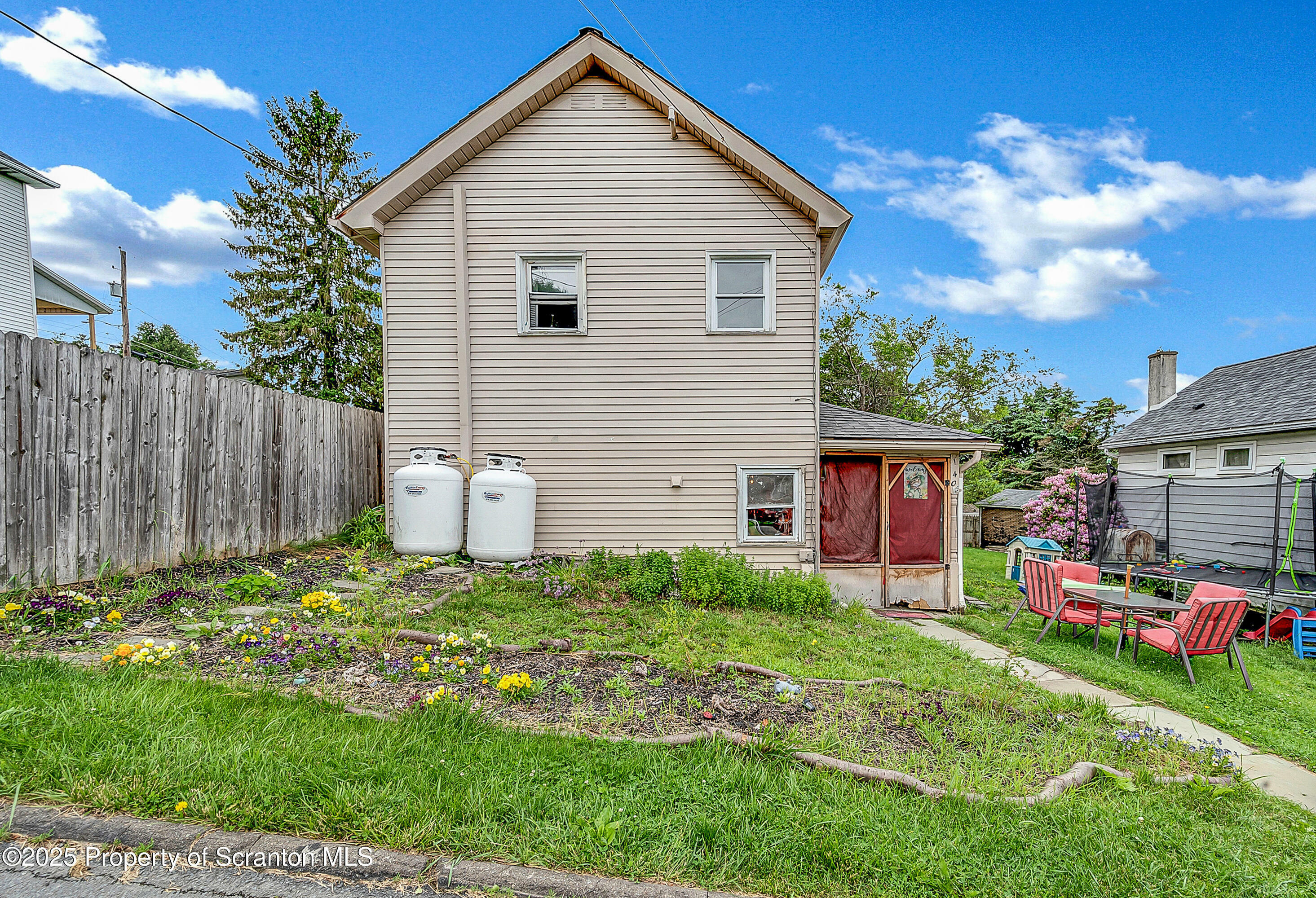 Property Photo:  140 Center Street  PA 18421 