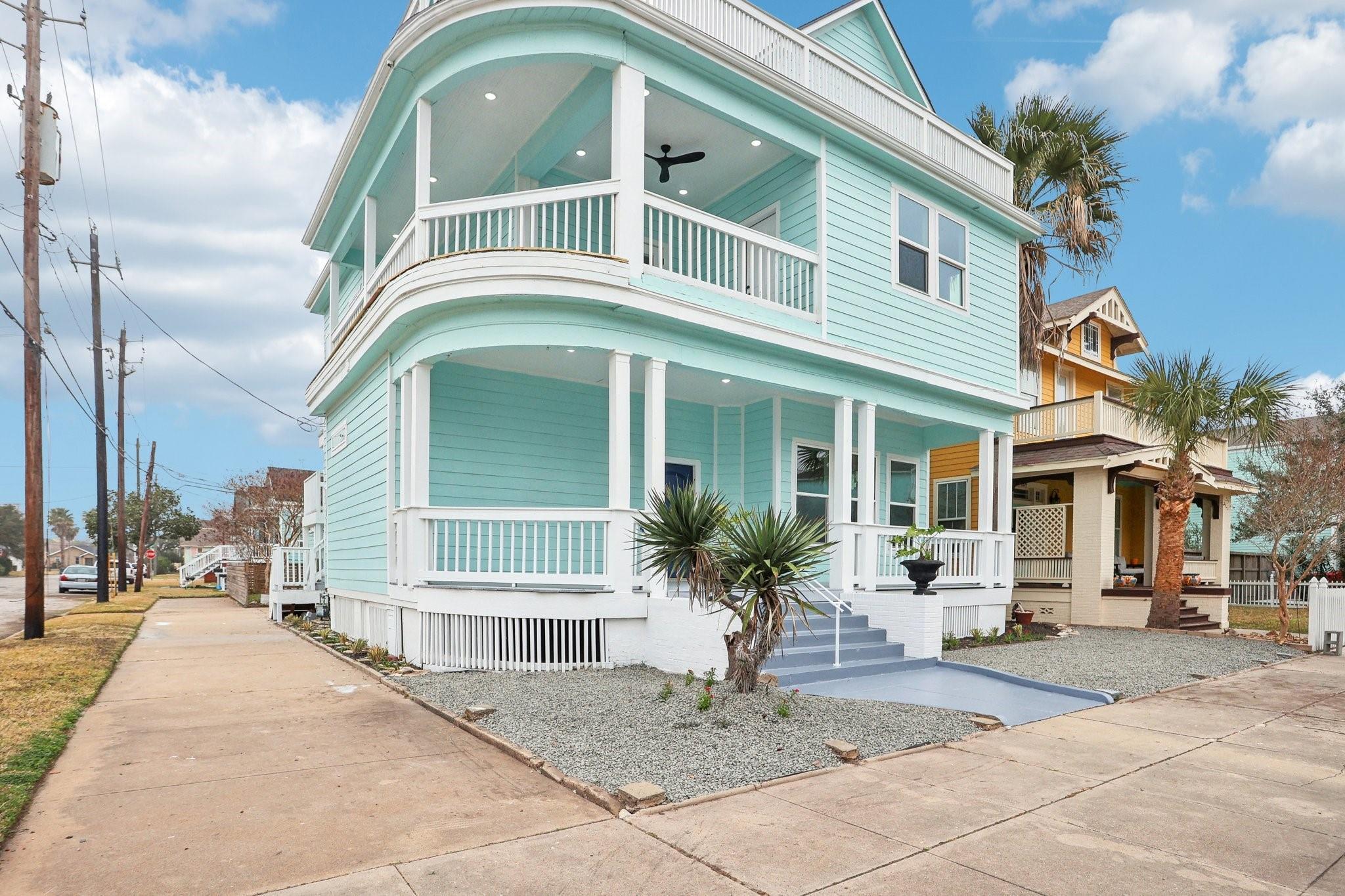 Property Photo:  2328 Bernardo De Galvez Avenue  TX 77550 