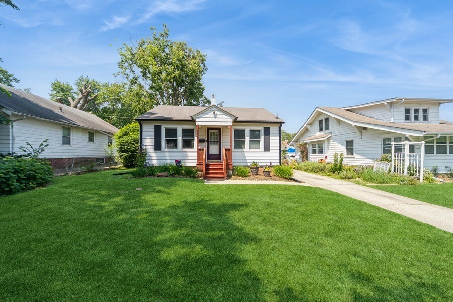 Property Photo: 2614 40th Place IA 50310
