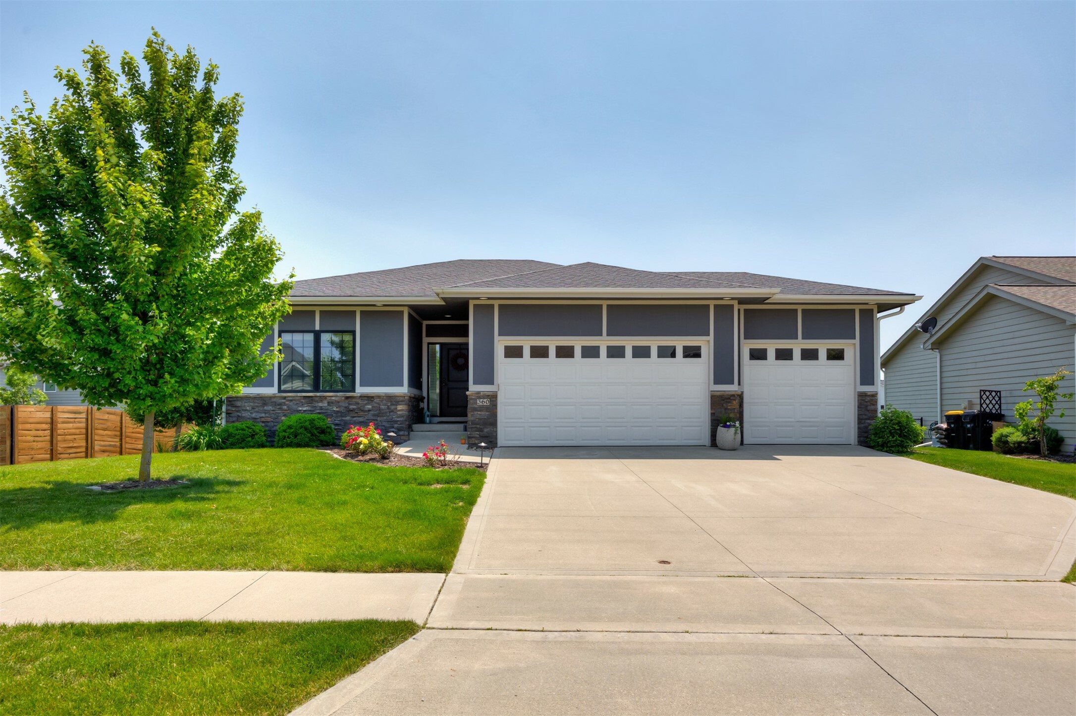 Property Photo: 360 SE Tallgrass Lane IA 50263