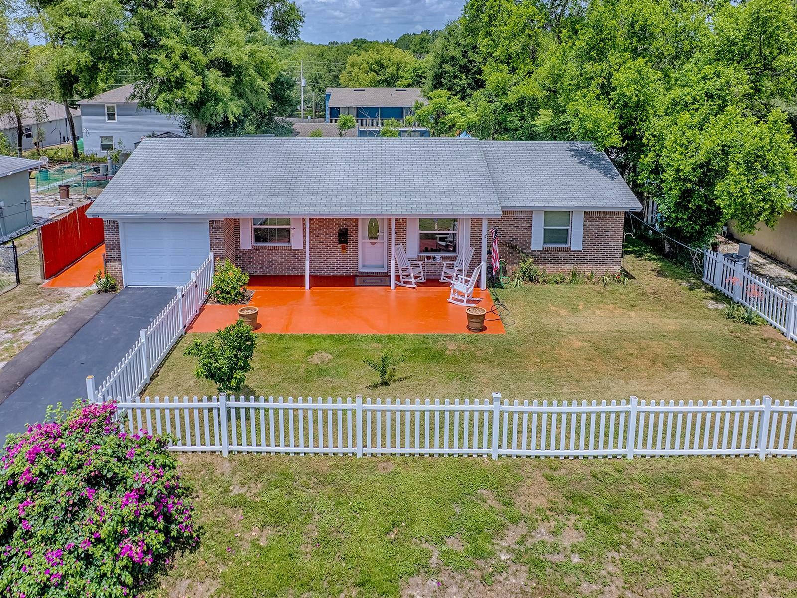 Property Photo: 564 Lancaster Avenue FL 32763