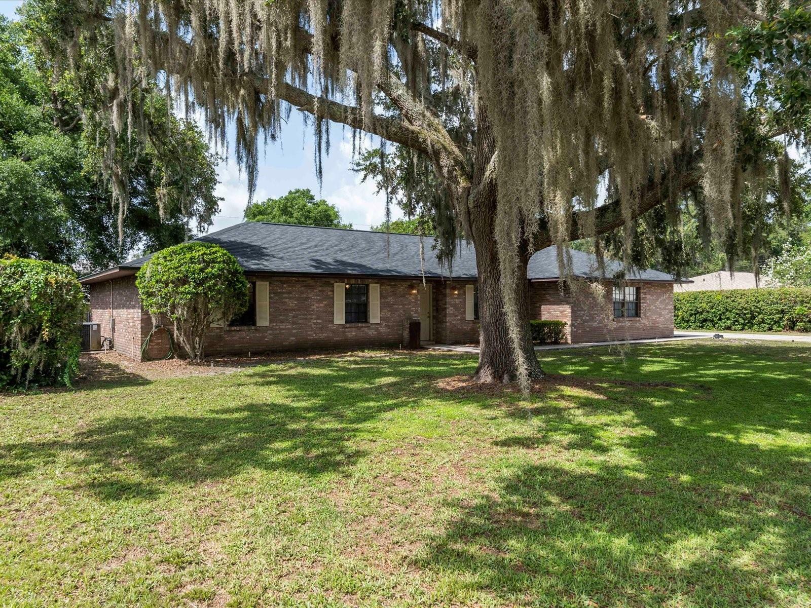 Property Photo:  1315 Costine Drive  FL 33809 
