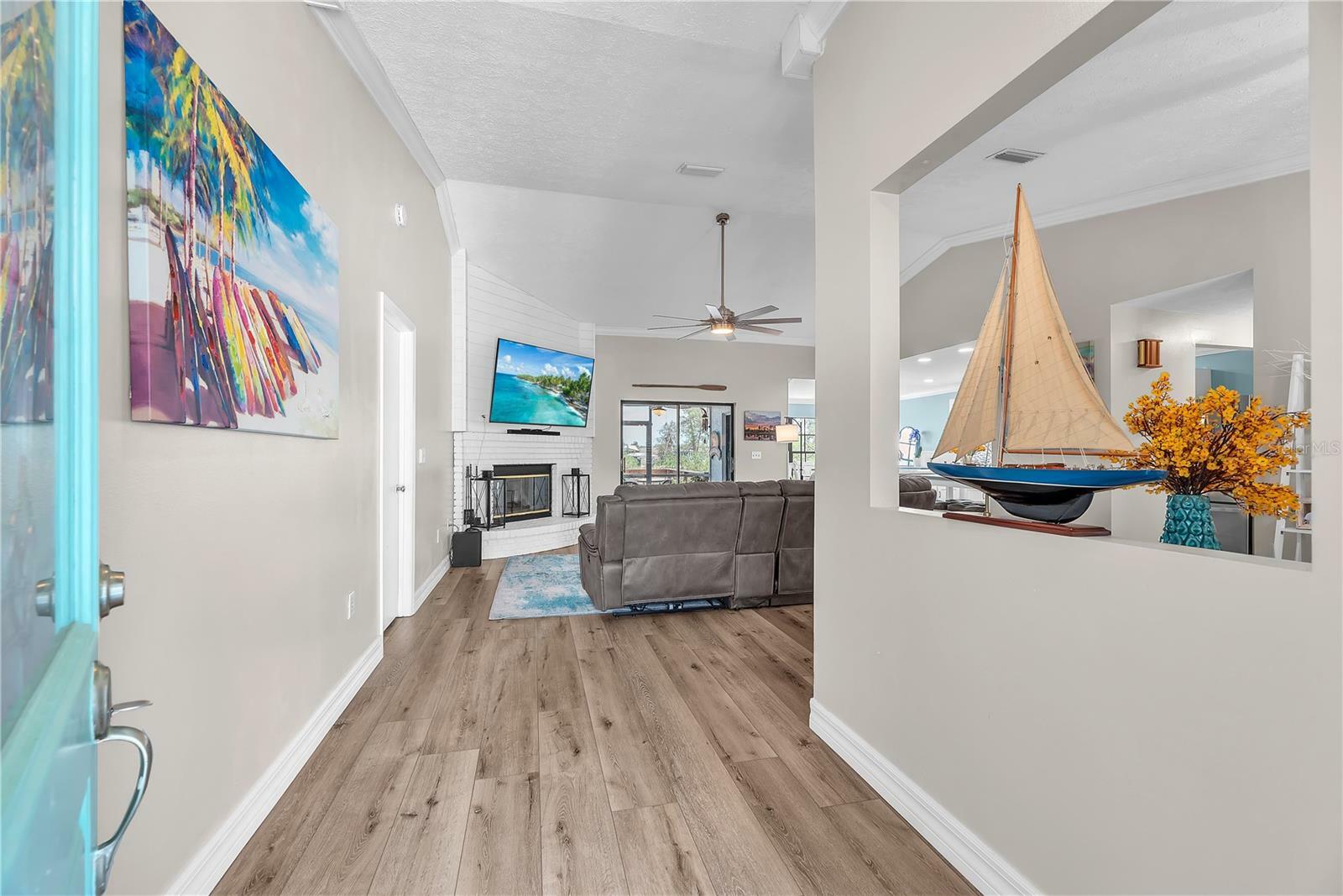 Property Photo: 832 Birdie Way FL 33572