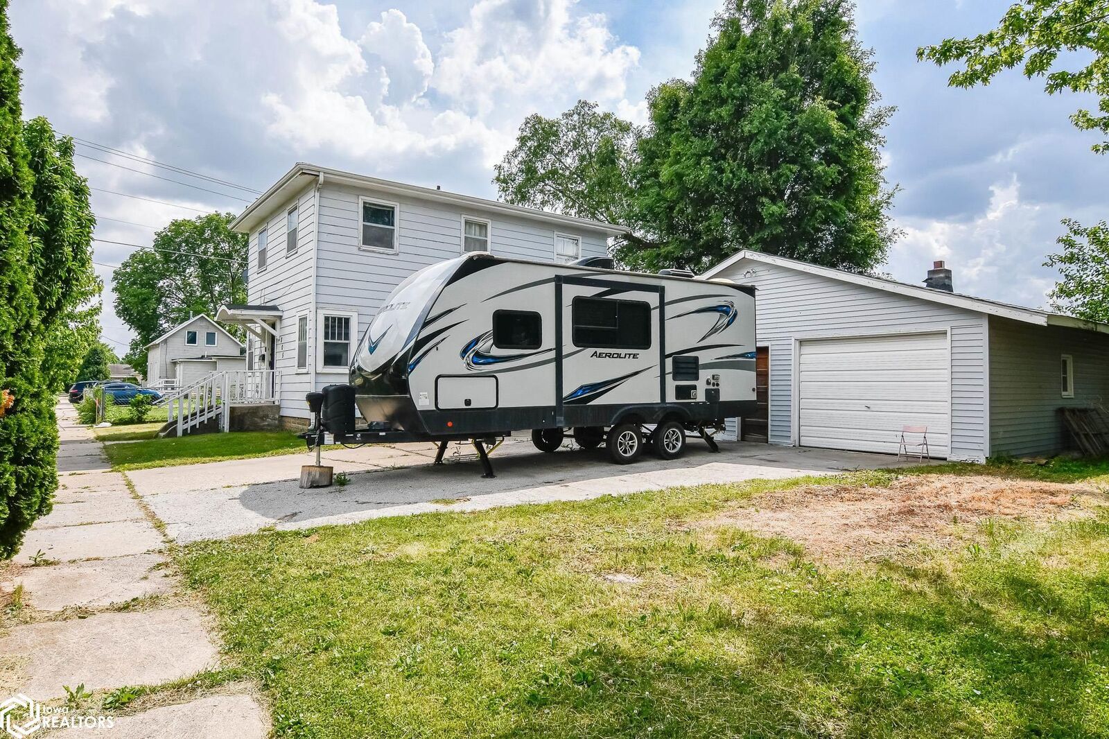 Property Photo:  805 S 5th Avenue  IA 50158 