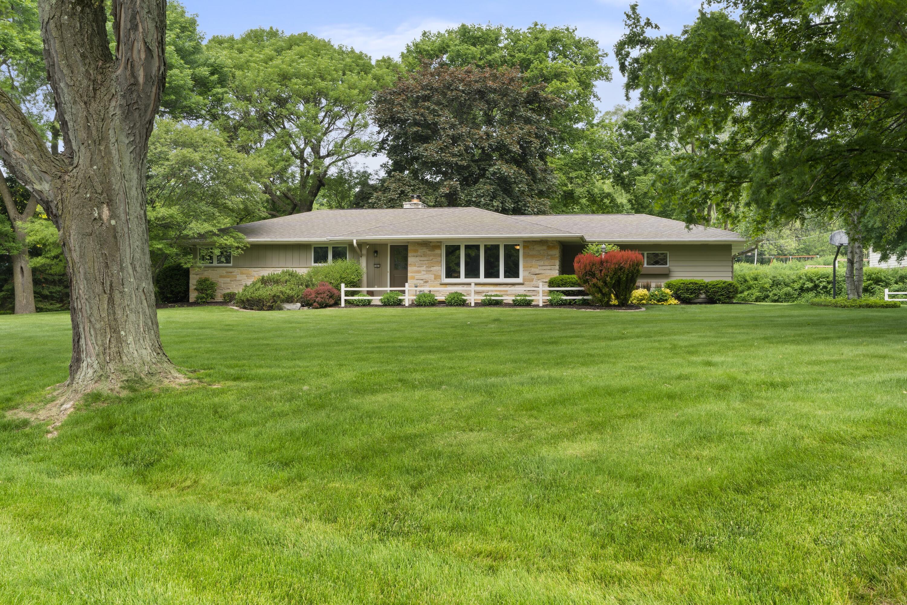 Property Photo: 18415 Countryside Ct WI 53045