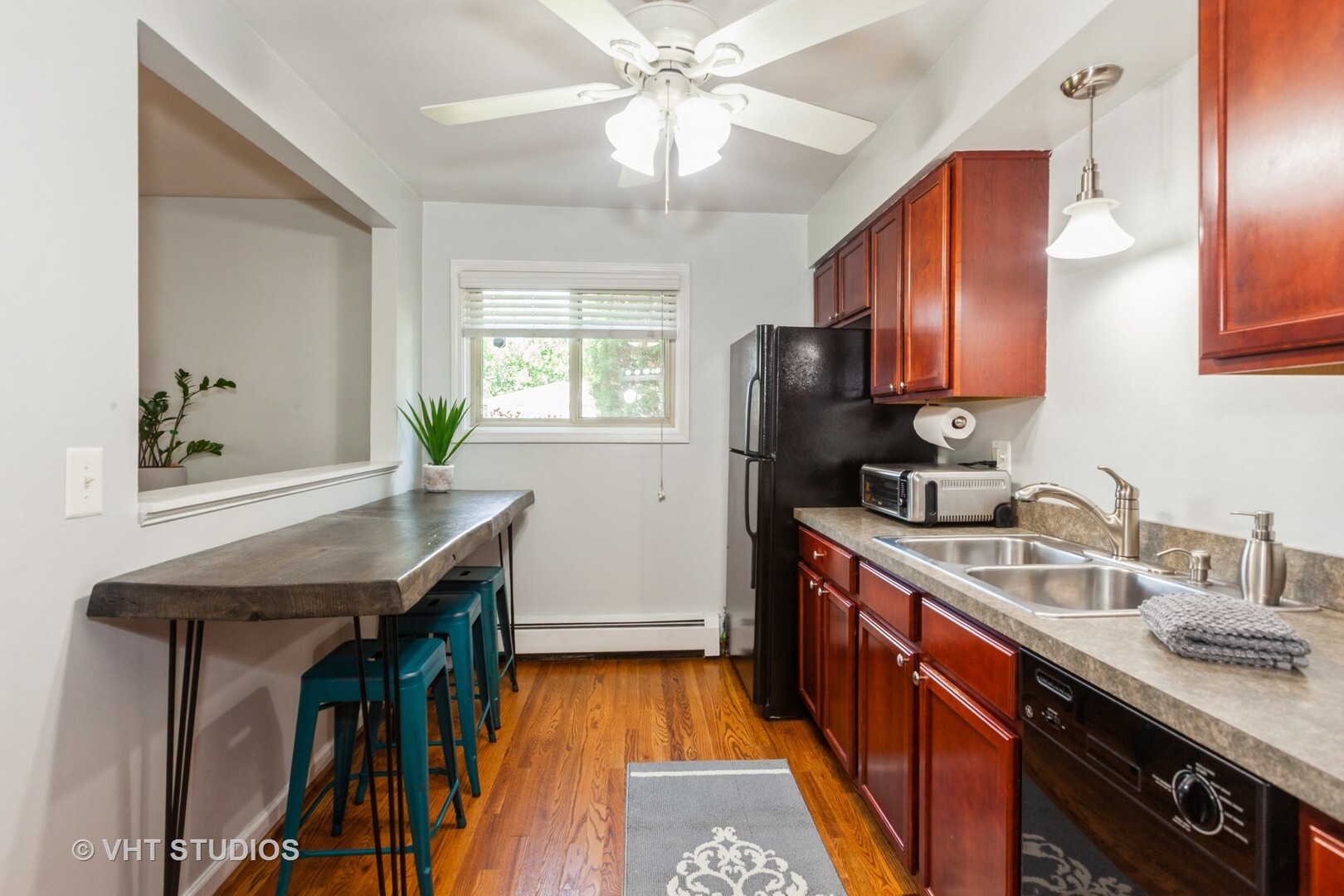 Property Photo: 5730 Concord Lane 7 IL 60514