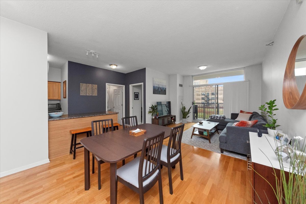 Property Photo: 1134 W Granville Avenue 618 IL 60660