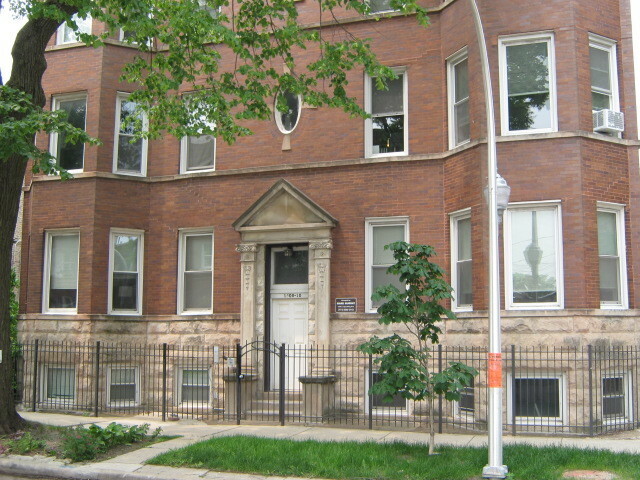 Property Photo: 1510 N Spaulding Avenue 1 IL 60651