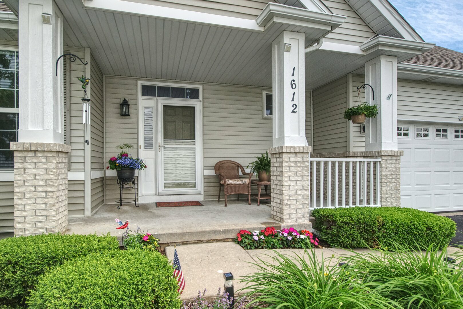 Property Photo:  1612 Augusta Lane  IL 60404 