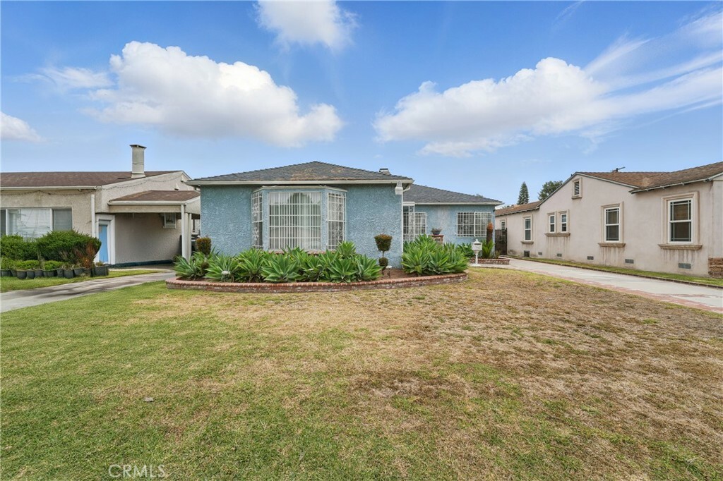 Property Photo:  3647 Cedar Avenue  CA 90262 