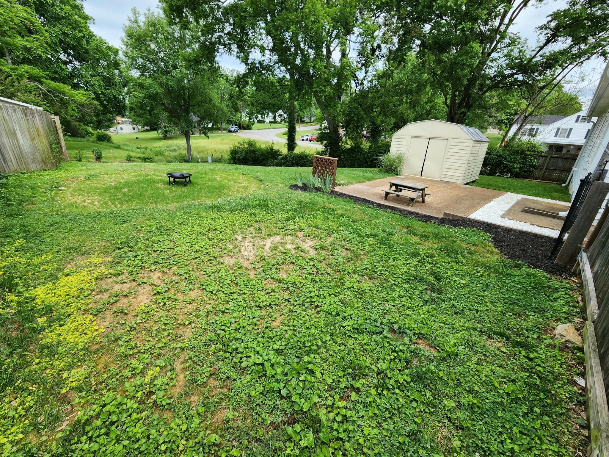 Property Photo:  2000 Overton Dr  TN 38401 