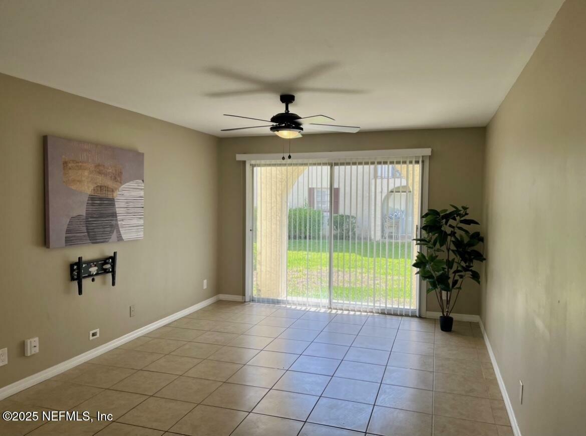Property Photo: 1713 El Camino Road 3 FL 32216