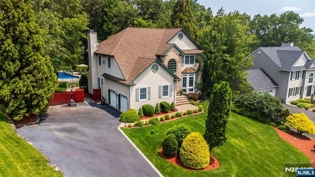 Property Photo:  6 Anna Rose Court  NJ 07403 