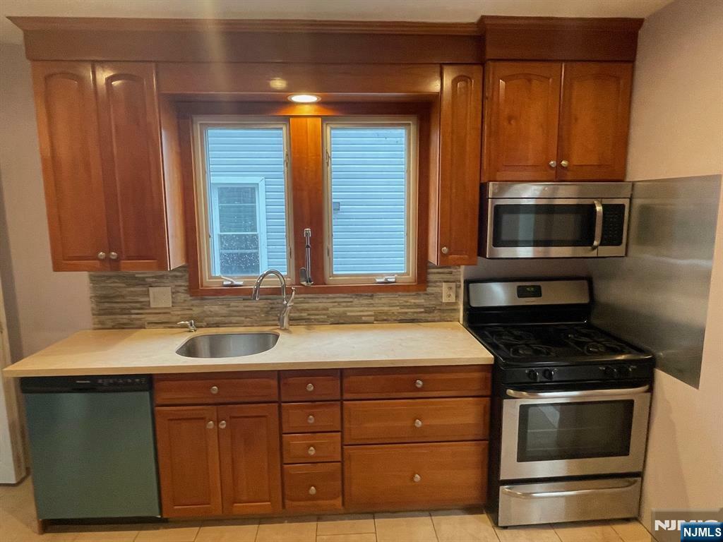 Property Photo:  88 Edwin Street  NJ 07660 