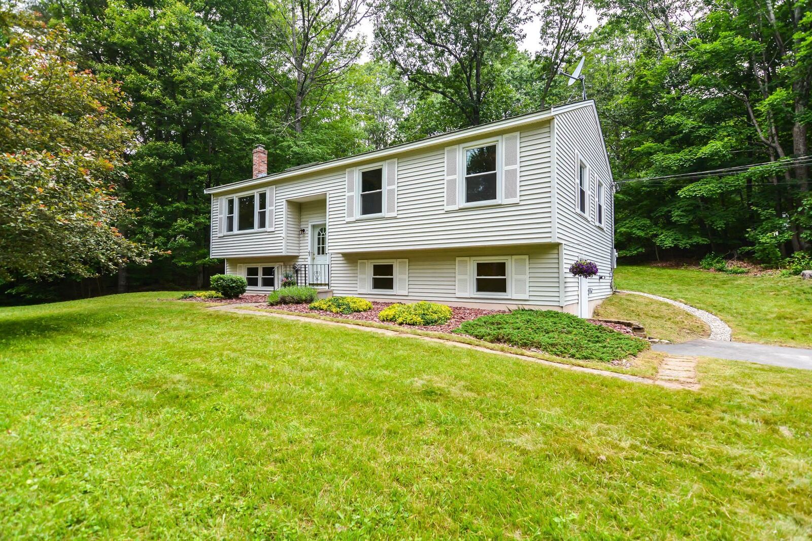 Property Photo: 18 Shelly Drive NH 03038
