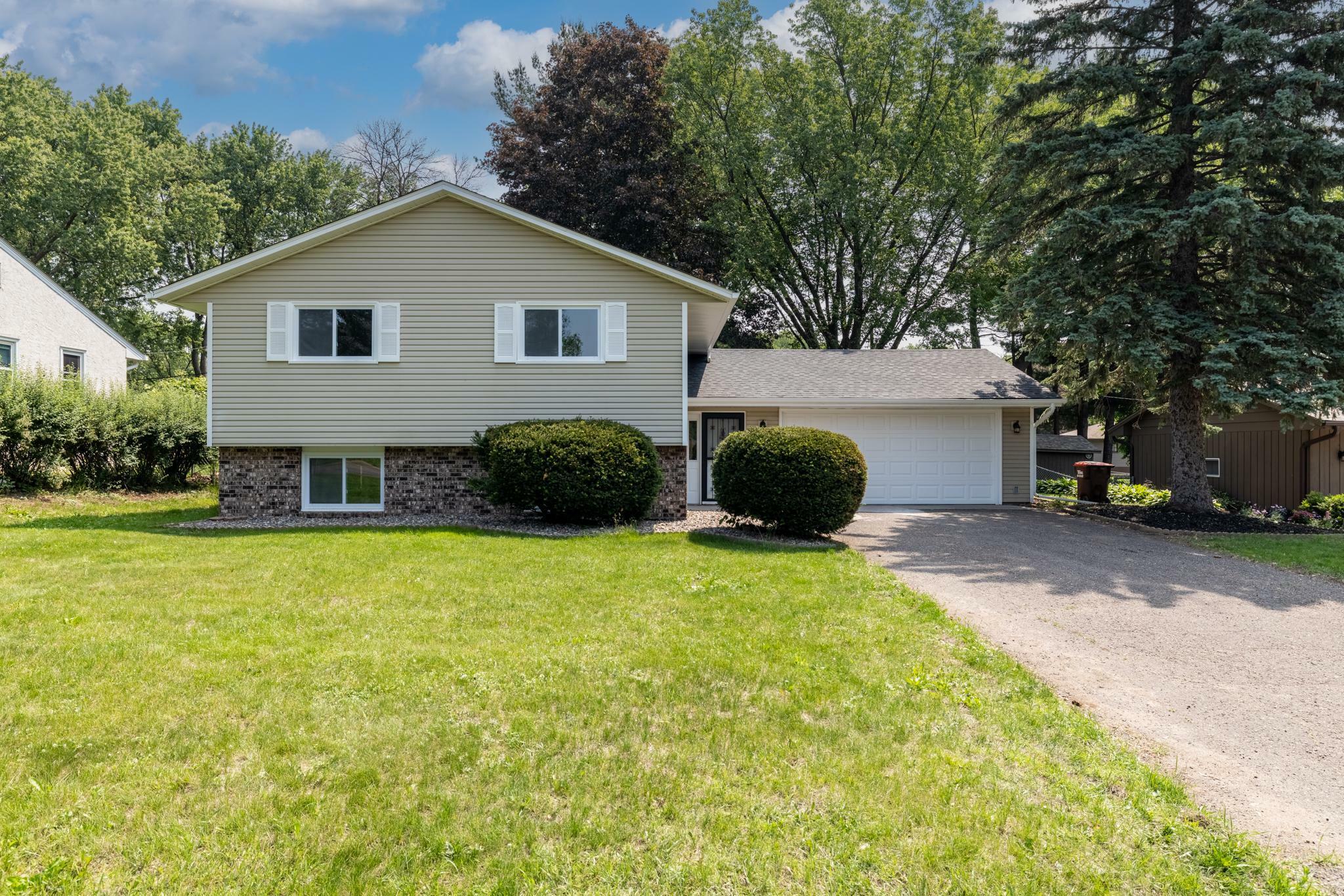 Property Photo:  200 Sterling Street N  MN 55119 