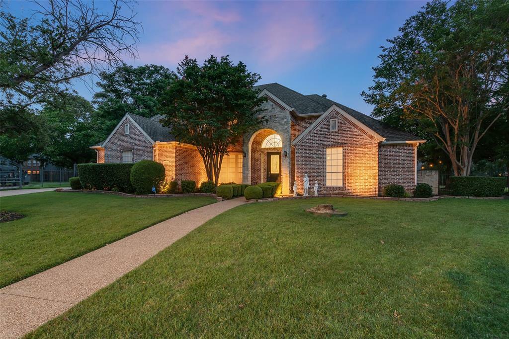 Property Photo: 1900 Newport Court TX 76092