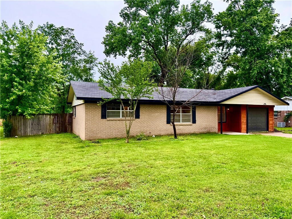 Property Photo: 1202 SE E Street AR 72712